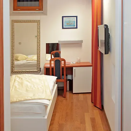 Otel Monika 4*