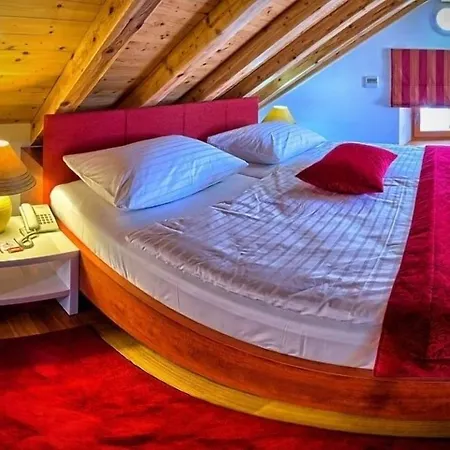 Monika Hotell 4*