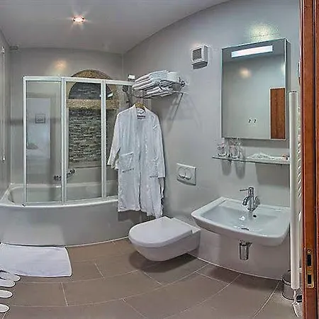 Hotel Monika 4*