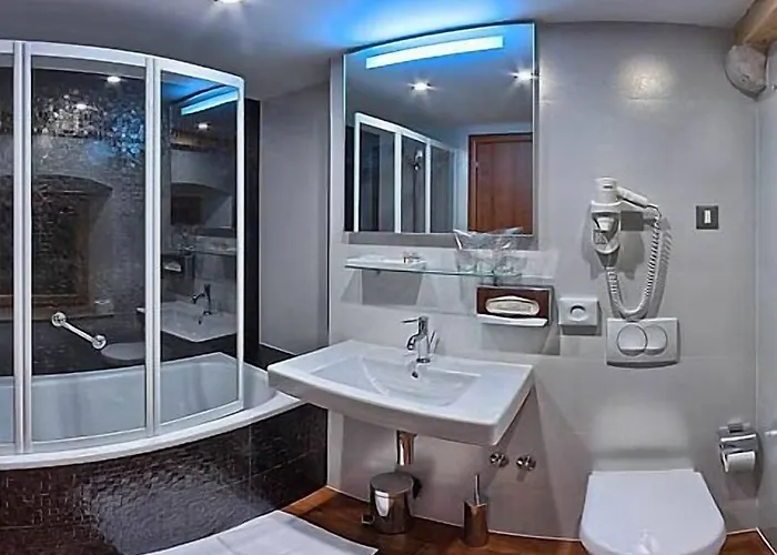 Monika 4* Τρογκίρ